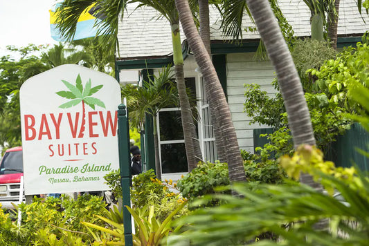 Airport to Bayview Suites Paradise Island Bahamas(Roundtrip)
